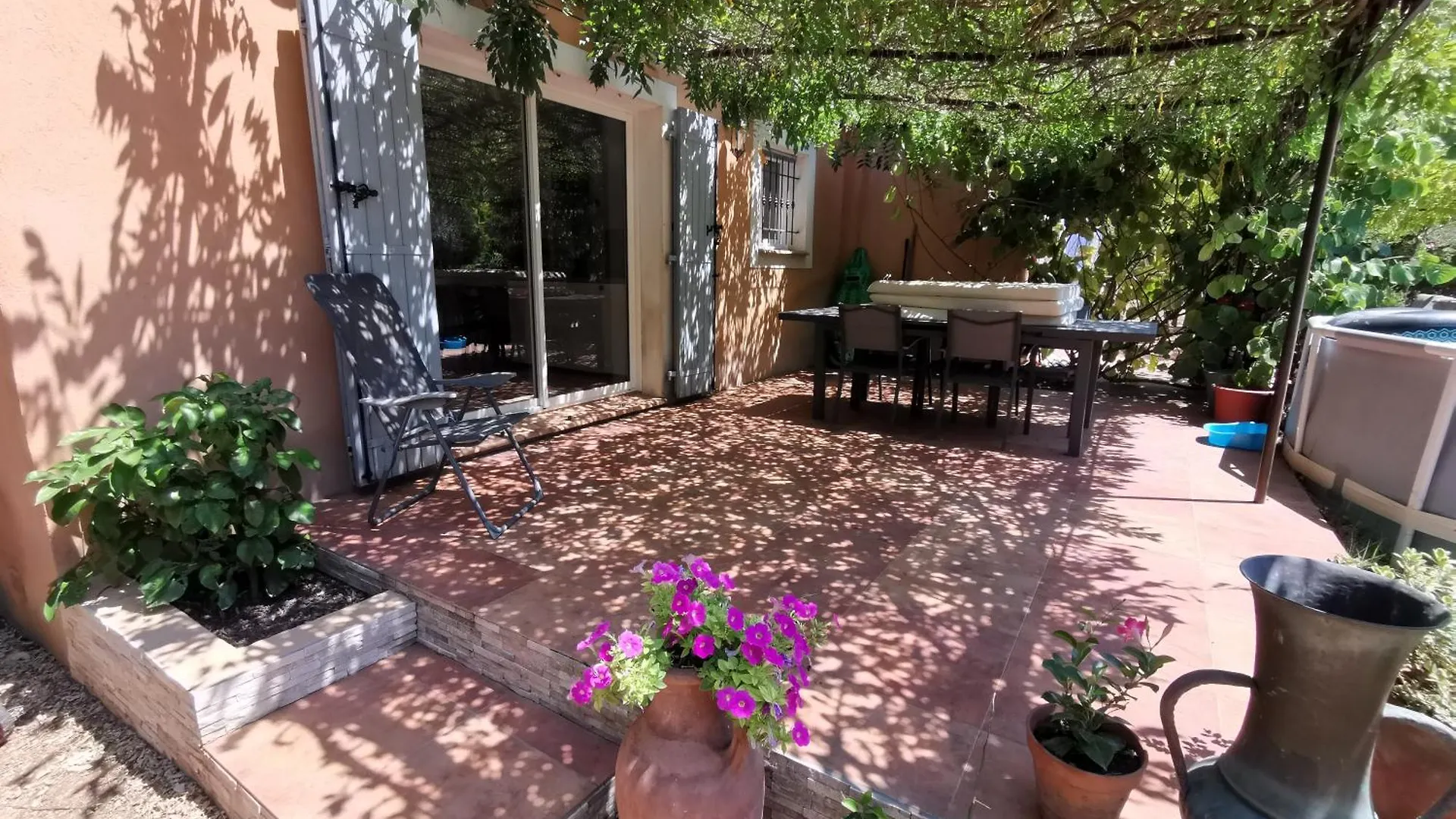 T2 indépendant terrasse et piscine au calme Var sud de la France Flassans-sur-Issole